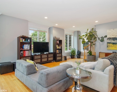 829 S La Grange Road - Photo Thumbnail 1