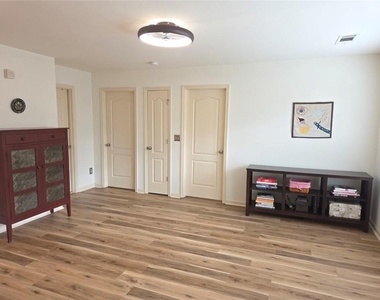 2281 Attewood Drive - Photo Thumbnail 16