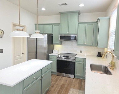 2281 Attewood Drive - Photo Thumbnail 11