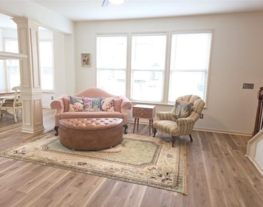 2281 Attewood Drive - Photo Thumbnail 4
