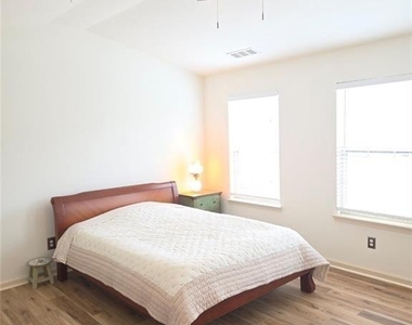 2281 Attewood Drive - Photo Thumbnail 20