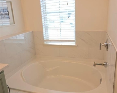 2281 Attewood Drive - Photo Thumbnail 23