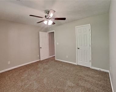 7240 Coral Lake Drive - Photo Thumbnail 13