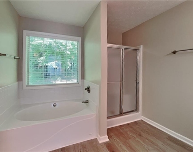 7240 Coral Lake Drive - Photo Thumbnail 8