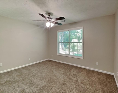 7240 Coral Lake Drive - Photo Thumbnail 14