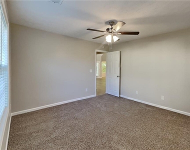 7240 Coral Lake Drive - Photo Thumbnail 11