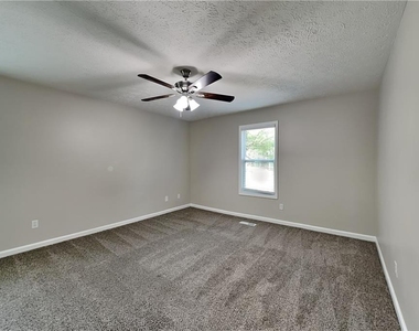 174 Fox Drive - Photo Thumbnail 8