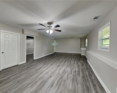 174 Fox Drive - Photo Thumbnail 4