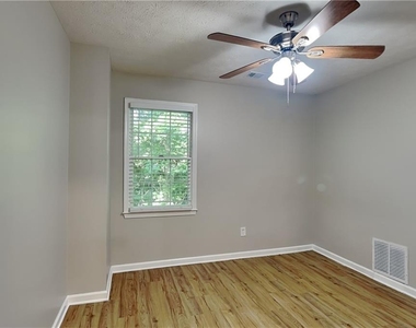 1302 Milstead Trace Ne - Photo Thumbnail 14