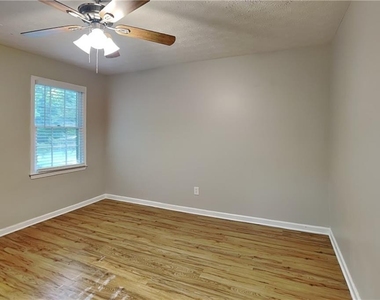 1302 Milstead Trace Ne - Photo Thumbnail 13