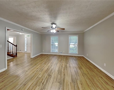 1302 Milstead Trace Ne - Photo Thumbnail 3