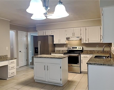 1302 Milstead Trace Ne - Photo Thumbnail 4