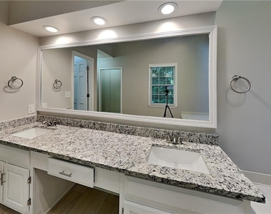 1302 Milstead Trace Ne - Photo Thumbnail 11