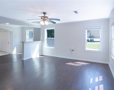 609 San Fernardo Drive Se - Photo Thumbnail 3