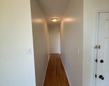 2022 N Seminary Avenue - Photo Thumbnail 2