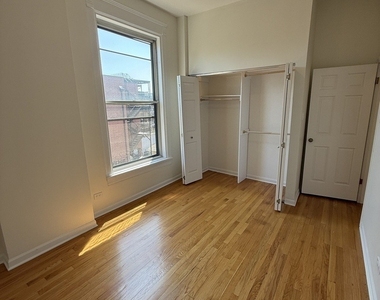2022 N Seminary Avenue - Photo Thumbnail 4