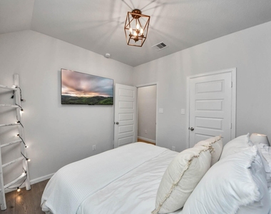 4219 Colony Lane - Photo Thumbnail 38
