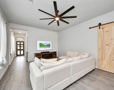 4219 Colony Lane - Photo Thumbnail 5