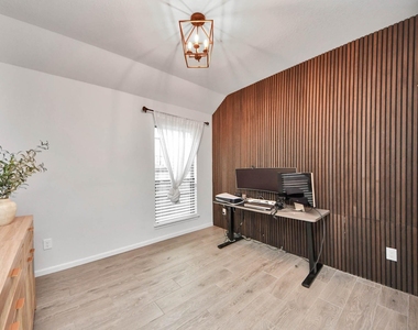 4219 Colony Lane - Photo Thumbnail 13