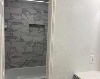 12728 Shannon Hills Drive - Photo Thumbnail 17
