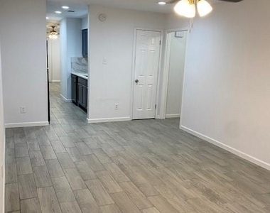 12728 Shannon Hills Drive - Photo Thumbnail 17