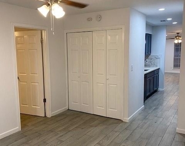 12728 Shannon Hills Drive - Photo Thumbnail 8
