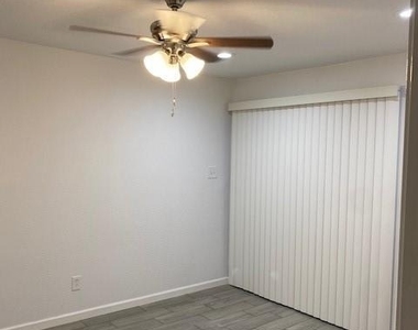 12728 Shannon Hills Drive - Photo Thumbnail 3