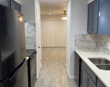 12728 Shannon Hills Drive - Photo Thumbnail 15
