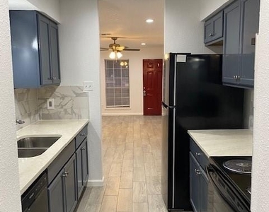 12728 Shannon Hills Drive - Photo Thumbnail 10