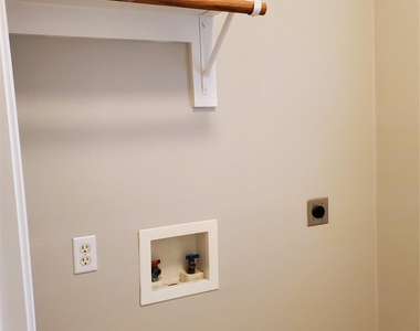 3223 West Street - Photo Thumbnail 9