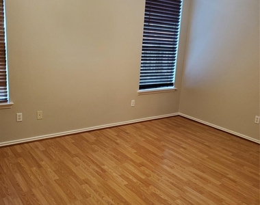 3223 West Street - Photo Thumbnail 19