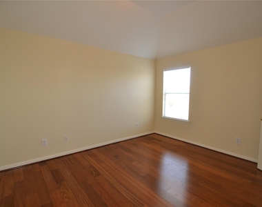 1711 Emma Cove Court - Photo Thumbnail 34