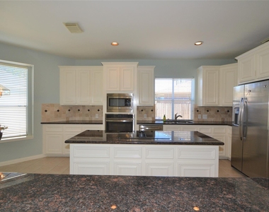 1711 Emma Cove Court - Photo Thumbnail 12