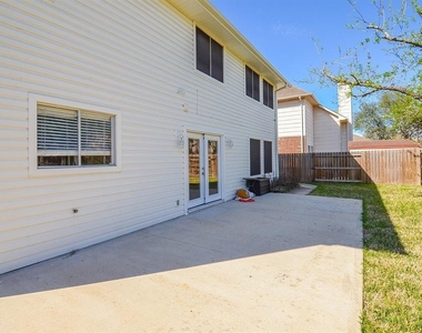 3702 Lauderwood Lane - Photo Thumbnail 17