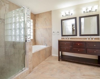 3702 Lauderwood Lane - Photo Thumbnail 15