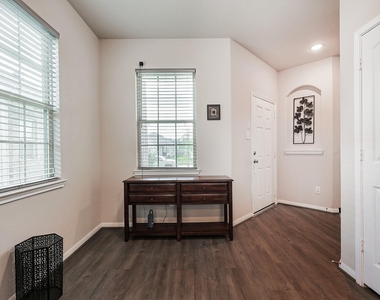 10423 Rochester Hills Lane - Photo Thumbnail 2
