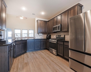 10423 Rochester Hills Lane - Photo Thumbnail 10