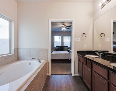 10423 Rochester Hills Lane - Photo Thumbnail 20
