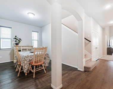 10423 Rochester Hills Lane - Photo Thumbnail 4