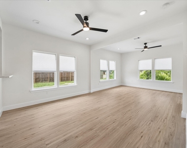 7702 Sealey Street - Photo Thumbnail 11