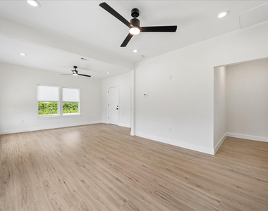 7702 Sealey Street - Photo Thumbnail 12