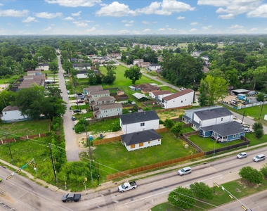 7702 Sealey Street - Photo Thumbnail 24
