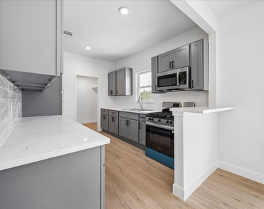 7702 Sealey Street - Photo Thumbnail 13