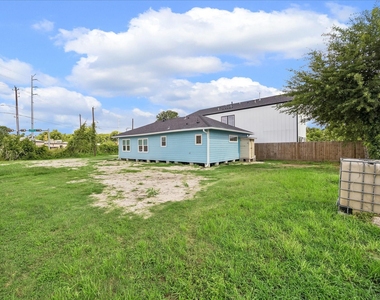 7702 Sealey Street - Photo Thumbnail 4