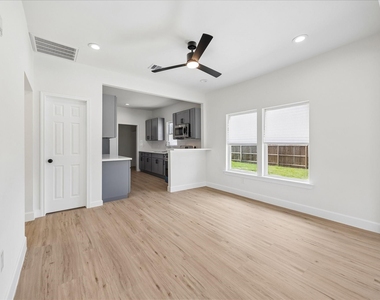 7702 Sealey Street - Photo Thumbnail 10