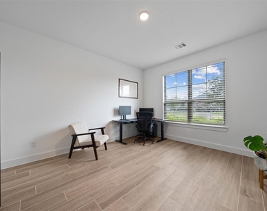 21307 Fresno Brook Circle - Photo Thumbnail 4