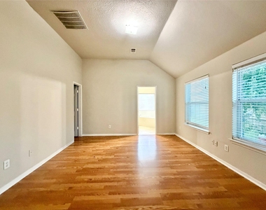 6827 Autumn Thistle Drive - Photo Thumbnail 8
