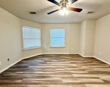 6827 Autumn Thistle Drive - Photo Thumbnail 12