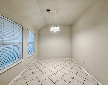 6827 Autumn Thistle Drive - Photo Thumbnail 17