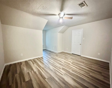 6827 Autumn Thistle Drive - Photo Thumbnail 10
